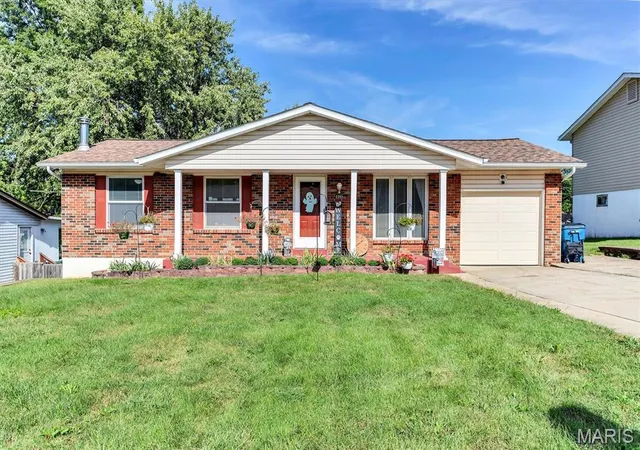 Photo 1 of Sale Pending at 2292 Lincoln Dr, Arnold, MO 63010 | MLS# MIS26062465 | Listing updated on 2026-10-26