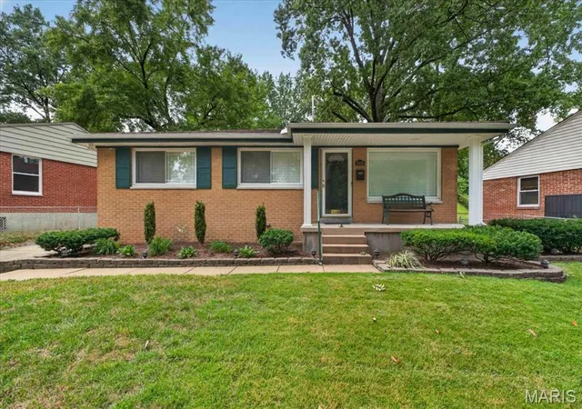 Photo 2 of Single family home for sale at 8418 Rosalie Ave, Saint Louis, MO 63144 | MLS# MIS26062470 | Listing updated on 2026-10-07