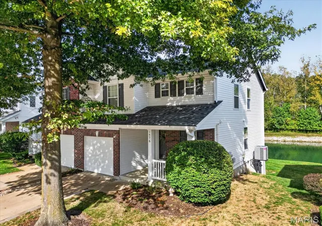 Listing Photo 4 - Condo for sale in building located at 1576 Forest Springs Dr, Ballwin, MO 63021