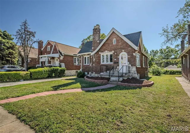 Photo 2 of Single family home for sale at 6514 Glenmore Ave, Saint Louis, MO 63121 | MLS# MIS26062477 | Listing updated on 2026-10-08