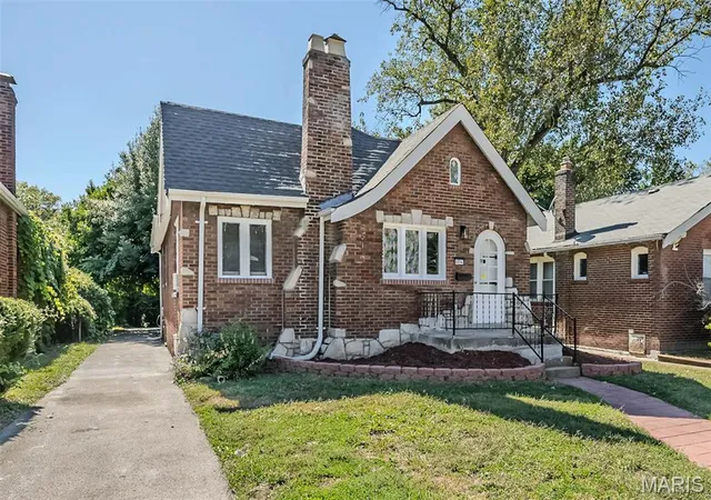 Photo 3 of Single family home for sale at 6514 Glenmore Ave, Saint Louis, MO 63121 | MLS# MIS26062477 | Listing updated on 2026-10-08