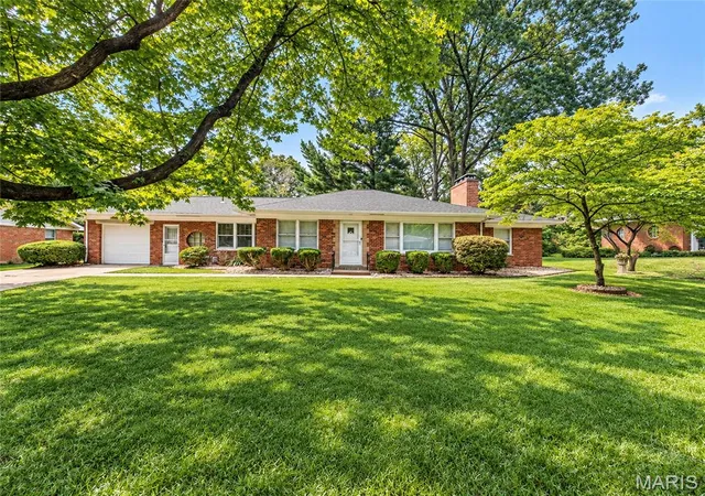Single family home for sale at 49 Shady Ln, Belleville, IL 62221 | MLS# MIS26062483