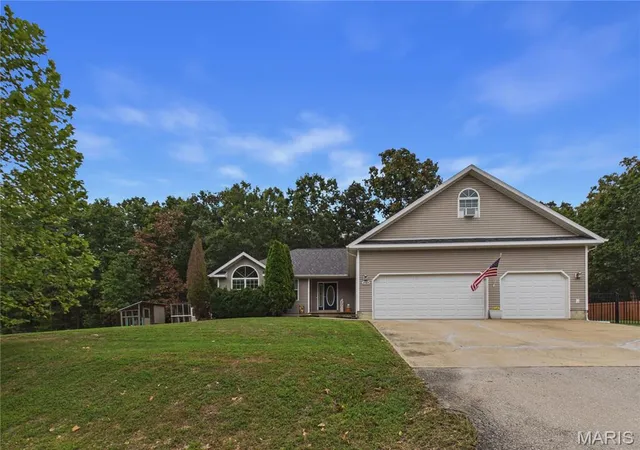 Photo 2 of Single family home for sale at 21165 Hideaway Ln, Saint Robert, MO 65584 | MLS# MIS26062485 | Listing updated on 2026-10-01