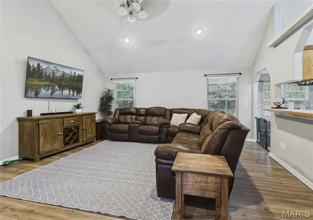 Photo 3 of Single family home for sale at 21165 Hideaway Ln, Saint Robert, MO 65584 | MLS# MIS26062485 | Listing updated on 2026-10-01