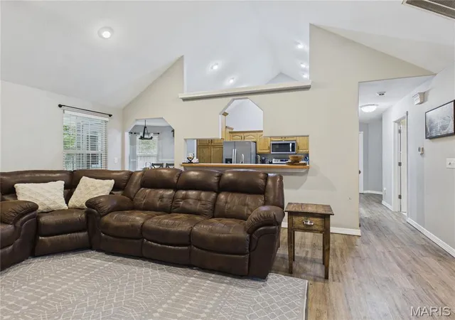 Photo 3 of Single family home for sale at 21165 Hideaway Ln, Saint Robert, MO 65584 | MLS# MIS26062485 | Listing updated on 2026-10-01