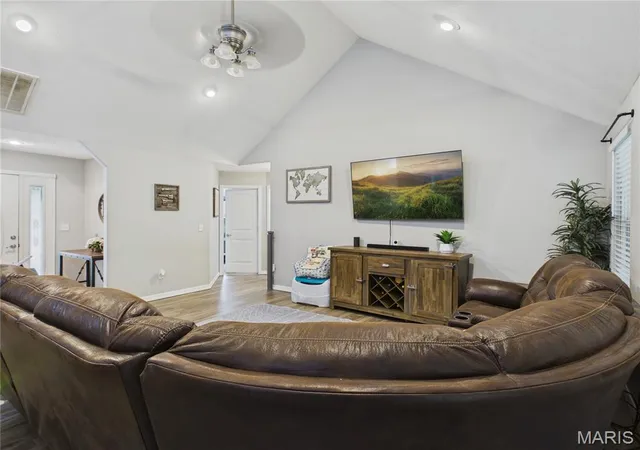 Photo 4 of Single family home for sale at 21165 Hideaway Ln, Saint Robert, MO 65584 | MLS# MIS26062485 | Listing updated on 2026-10-01