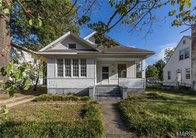 Single family home for sale at 208 Hunter, Charleston, MO 63834 | MLS# MIS26062493