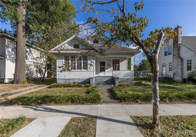 Photo 1 of Single family home for sale at 208 Hunter, Charleston, MO 63834 | MLS# MIS26062493 | Listing updated on 2026-09-28