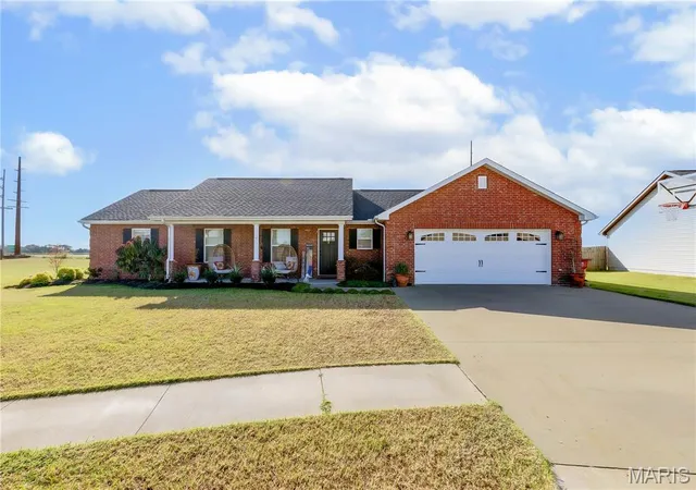 Photo 1 of Single family home for sale at 1215 Huntress, Sikeston, MO 63801 | MLS# MIS26062496 | Listing updated on 2026-09-28