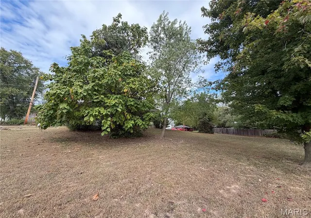 Photo 2 of Sale Pending at 1202 S Main St, De Soto, MO 63020 | MLS# MIS26062502 | Listing updated on 2026-09-30