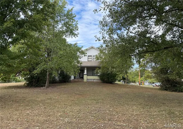 Photo 3 of Sale Pending at 1202 S Main St, De Soto, MO 63020 | MLS# MIS26062502 | Listing updated on 2026-09-30