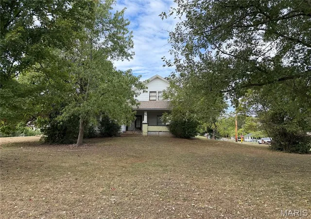 Photo 3 of Sale Pending at 1202 S Main St, De Soto, MO 63020 | MLS# MIS26062502 | Listing updated on 2026-09-30