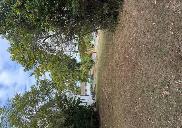 Photo 4 of Sale Pending at 1202 S Main St, De Soto, MO 63020 | MLS# MIS26062502 | Listing updated on 2026-09-30