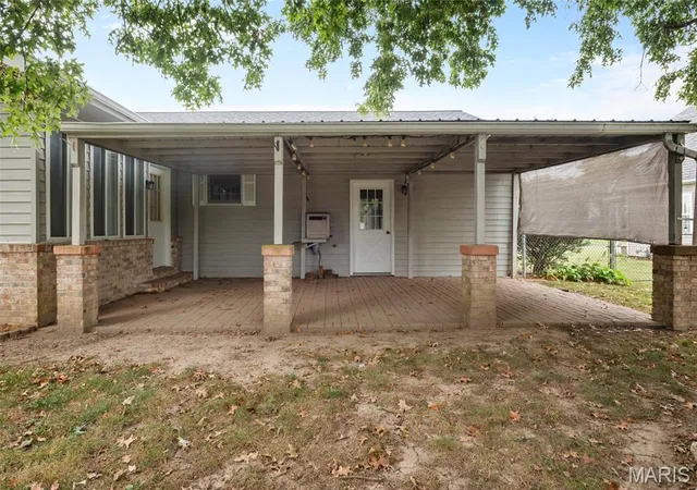 Photo 43 of Single family home for sale at 1005 E Henry St, Staunton, IL 62088 | MLS# MIS26062510 | Listing updated on 2026-10-27