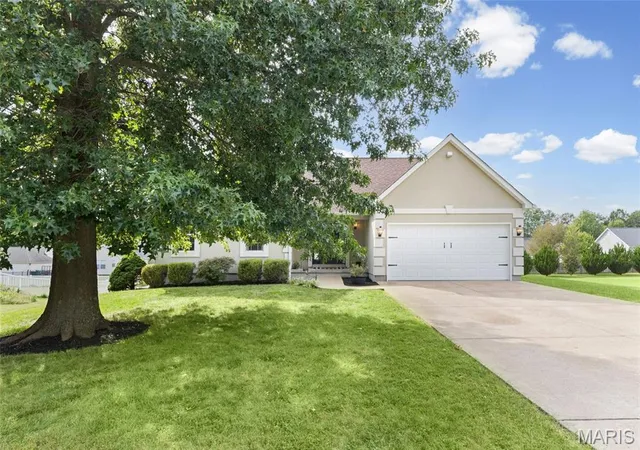 Photo 2 of Sale Pending at 861 Saint Andrews Dr, Union, MO 63084 | MLS# MIS26062513 | Listing updated on 2026-10-06