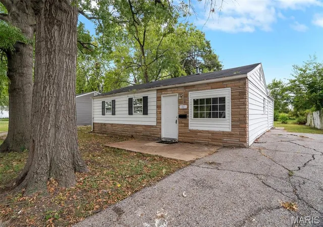 Photo 1 of Single family home for sale at 11 Saint Lambert Dr, East Saint Louis, IL 62206 | MLS# MIS26062515 | Listing updated on 2026-10-05
