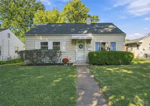 Photo 2 of Sale Pending at 3923 Wenzlick Ave, Saint Louis, MO 63109 | MLS# MIS26062522 | Listing updated on 2026-10-15