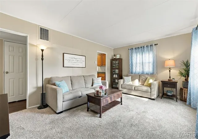 Photo 4 of Sale Pending at 3923 Wenzlick Ave, Saint Louis, MO 63109 | MLS# MIS26062522 | Listing updated on 2026-10-15