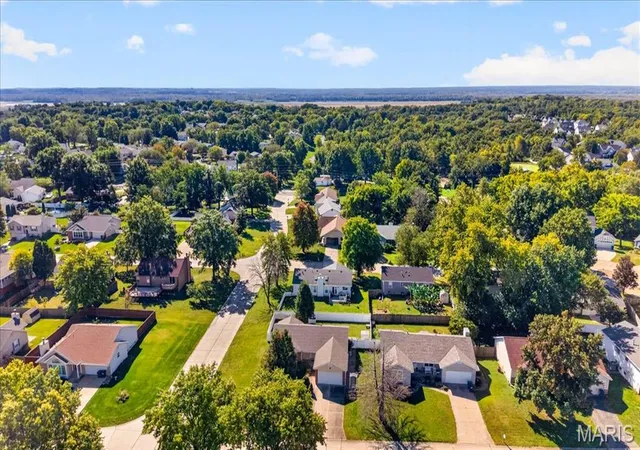 Photo 1 of Single family home for sale at 935 W Weybridge Ct, Saint Charles, MO 63304 | MLS# MIS26062526 | Listing updated on 2026-10-08