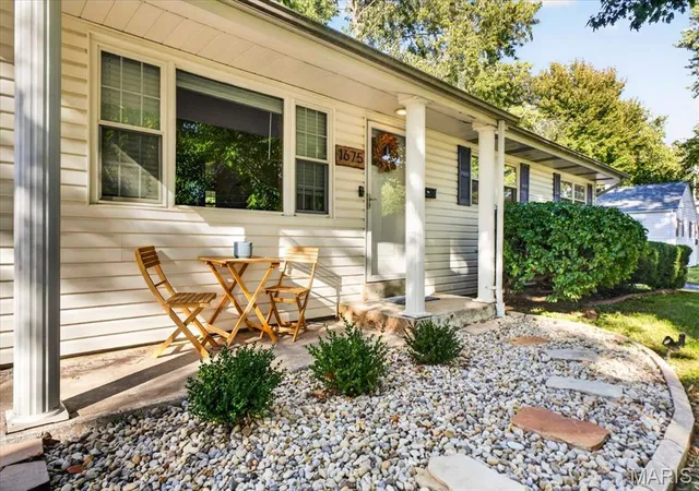Photo 4 of Sale Pending at 1675 Saint Catherine St, Florissant, MO 63033 | MLS# MIS26062528 | Listing updated on 2026-10-04