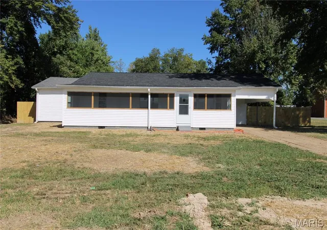 Photo 2 of Single family home for sale at 2307 Fair St, Poplar Bluff, MO 63901 | MLS# MIS26062532 | Listing updated on 2026-09-29