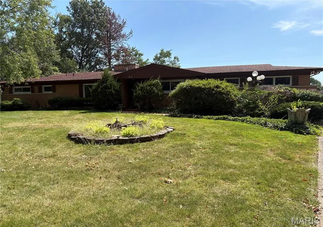 Photo 1 of Single family home for sale at 42 Harneywold Dr, Saint Louis, MO 63136 | MLS# MIS26062534 | Listing updated on 2026-09-29