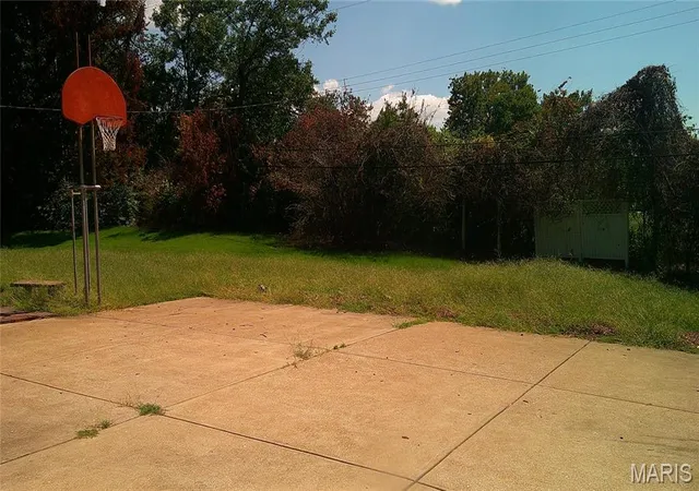 Photo 3 of Single family home for sale at 42 Harneywold Dr, Saint Louis, MO 63136 | MLS# MIS26062534 | Listing updated on 2026-09-29