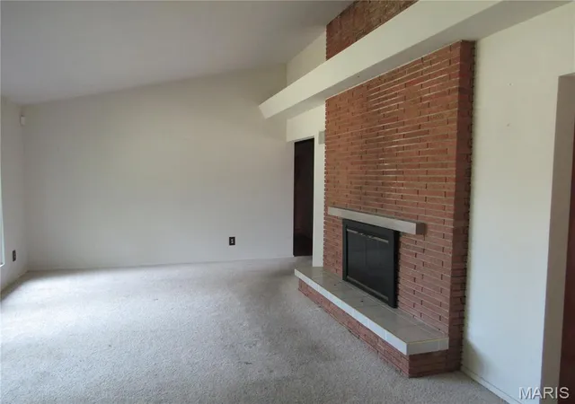 Photo 4 of Single family home for sale at 42 Harneywold Dr, Saint Louis, MO 63136 | MLS# MIS26062534 | Listing updated on 2026-09-29