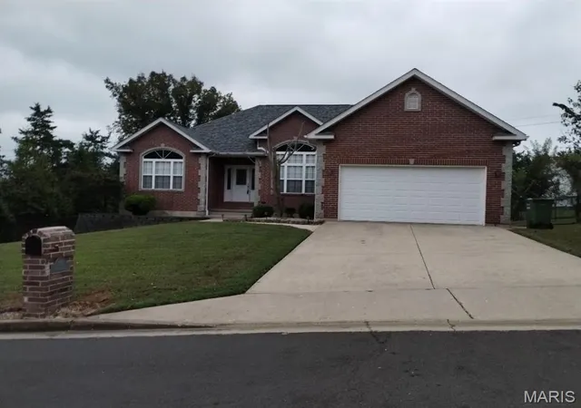 Photo 1 of Single family home for sale at 300 Sooter Ln, Rolla, MO 65401 | MLS# MIS26062536 | Listing updated on 2026-10-02