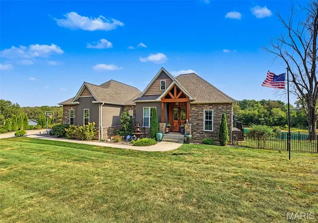 Photo 2 of Sale Pending at 2840 Nicole Ln, Festus, MO 63028 | MLS# MIS26062544 | Listing updated on 2026-10-06