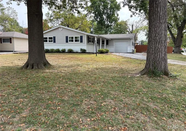 Photo 2 of Single family home for sale at 112 Kassing Ave, Fairview Heights, IL 62208 | MLS# MIS26062547 | Listing updated on 2026-10-23