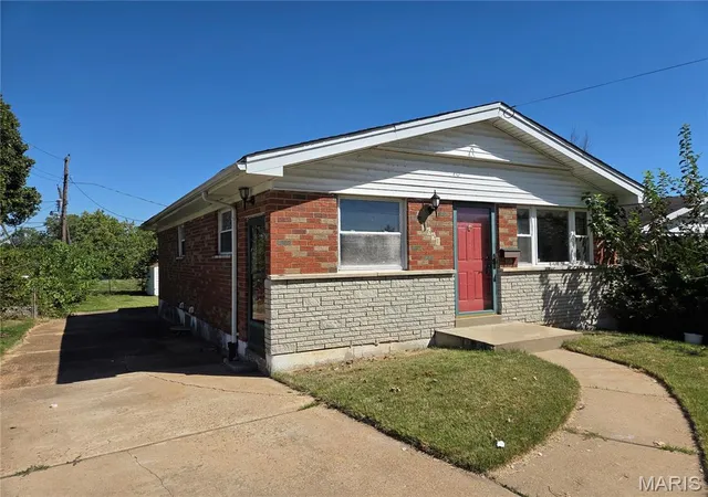 Photo 2 of Sale Pending at 3651 Weber Rd, Saint Louis, MO 63125 | MLS# MIS26062554 | Listing updated on 2026-10-05