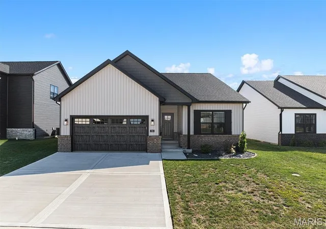 Photo 1 of Single family home for sale at 725 Conner Cir, Fairview Heights, IL 62208 | MLS# MIS26062555 | Listing updated on 2026-10-05