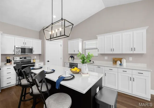 Photo 4 of Single family home for sale at 725 Conner Cir, Fairview Heights, IL 62208 | MLS# MIS26062555 | Listing updated on 2026-10-05
