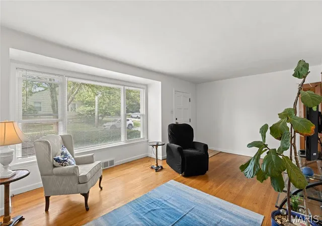 Photo 3 of Single family home for sale at 1252 Liggett Ave, Saint Louis, MO 63126 | MLS# MIS26062560 | Listing updated on 2026-10-05