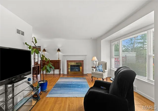 Photo 4 of Single family home for sale at 1252 Liggett Ave, Saint Louis, MO 63126 | MLS# MIS26062560 | Listing updated on 2026-10-05