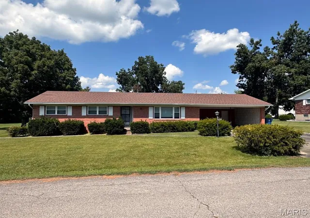 Photo 1 of Single family home for sale at 300 Christian Dr, Bloomfield, MO 63825 | MLS# MIS26062561 | Listing updated on 2026-09-28