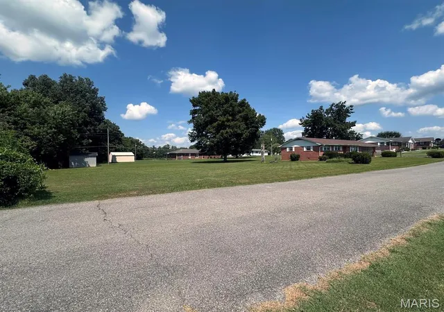 Photo 2 of Single family home for sale at 300 Christian Dr, Bloomfield, MO 63825 | MLS# MIS26062561 | Listing updated on 2026-09-28
