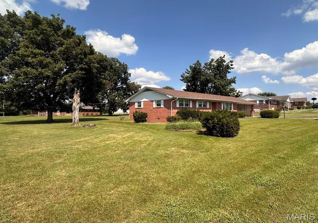 Photo 3 of Single family home for sale at 300 Christian Dr, Bloomfield, MO 63825 | MLS# MIS26062561 | Listing updated on 2026-09-28