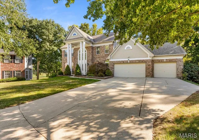 Photo 3 of Single family home for sale at 16 Regatta Bay Ct, Lake Saint Louis, MO 63367 | MLS# MIS26062563 | Listing updated on 2026-10-08