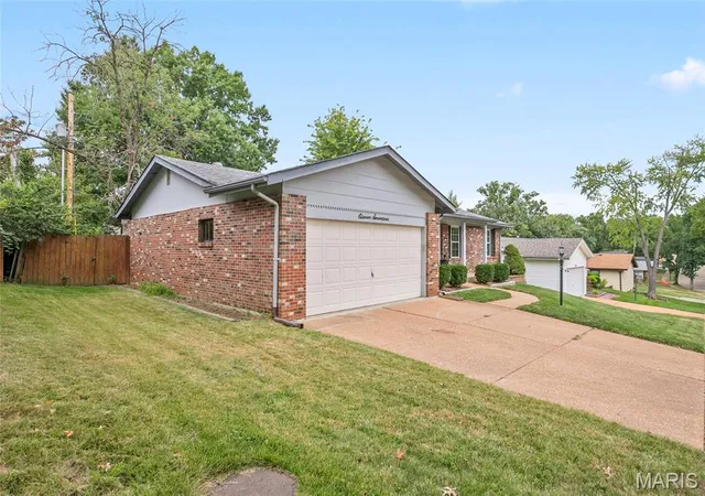 Photo 2 of Single family home for sale at 1117 Grenadier Ln, Manchester, MO 63021 | MLS# MIS26062568 | Listing updated on 2026-10-02