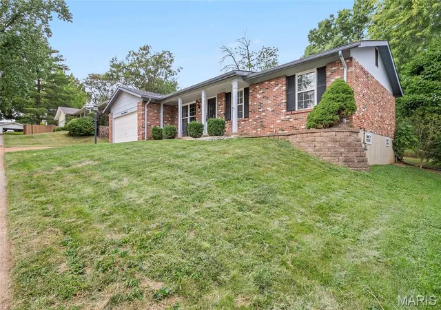 Photo 3 of Single family home for sale at 1117 Grenadier Ln, Manchester, MO 63021 | MLS# MIS26062568 | Listing updated on 2026-10-02