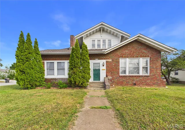 Single family home for sale at 828 W Saint Joseph St, Perryville, MO 63775 | MLS# MIS26062569