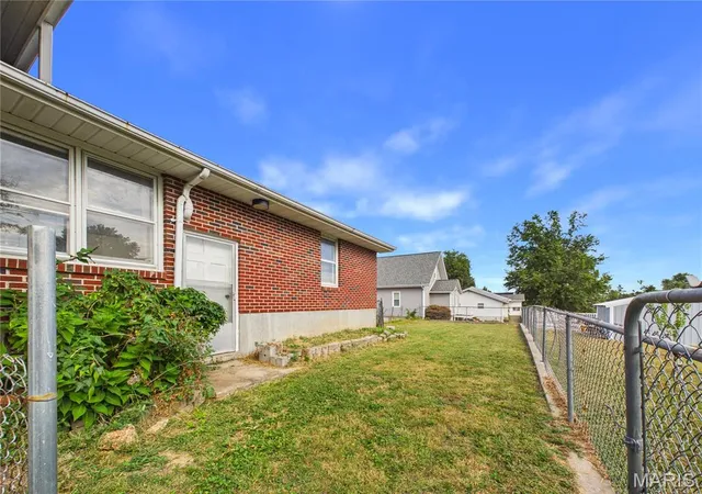 Photo 3 of Single family home for sale at 828 W Saint Joseph St, Perryville, MO 63775 | MLS# MIS26062569 | Listing updated on 2026-10-05