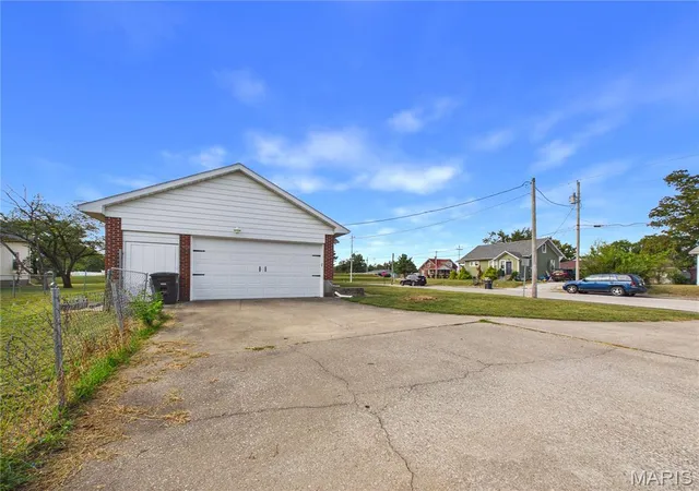 Photo 4 of Single family home for sale at 828 W Saint Joseph St, Perryville, MO 63775 | MLS# MIS26062569 | Listing updated on 2026-10-05