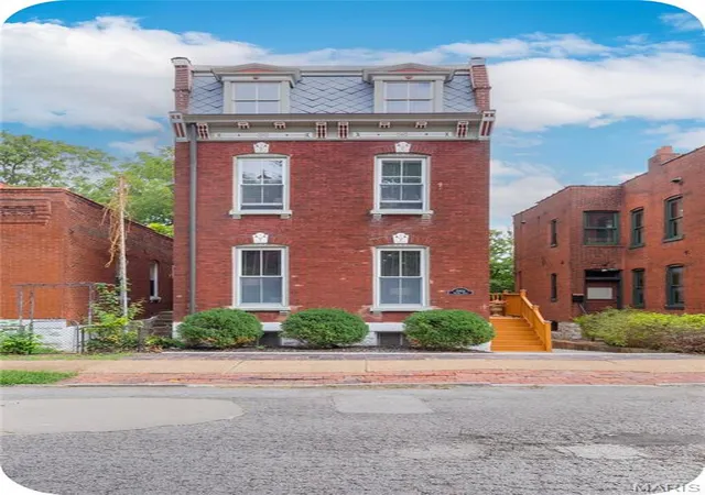 Photo 1 of Sale Pending at 2414 S 11th Street, Saint Louis, MO 63104 | MLS# MIS26062573 | Listing updated on 2026-10-19