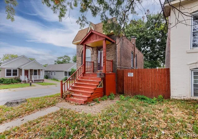 Photo 3 of Sale Pending at 4347 Fyler Ave, Saint Louis, MO 63116 | MLS# MIS26062574 | Listing updated on 2026-10-05
