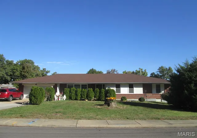 Single family home for sale at 10095 Thorpe Ave, Saint Louis, MO 63114 | MLS# MIS26062581