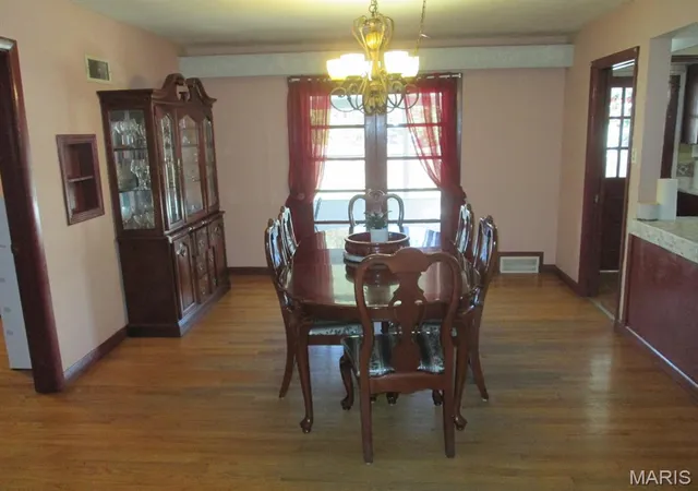 Photo 3 of Single family home for sale at 10095 Thorpe Ave, Saint Louis, MO 63114 | MLS# MIS26062581 | Listing updated on 2026-10-21
