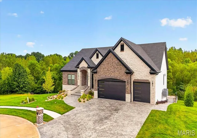 Photo 1 of Single family home for sale at 10 Crestwood Bnd Ct, Black Jack, MO 63033 | MLS# MIS26062585 | Listing updated on 2026-10-05
